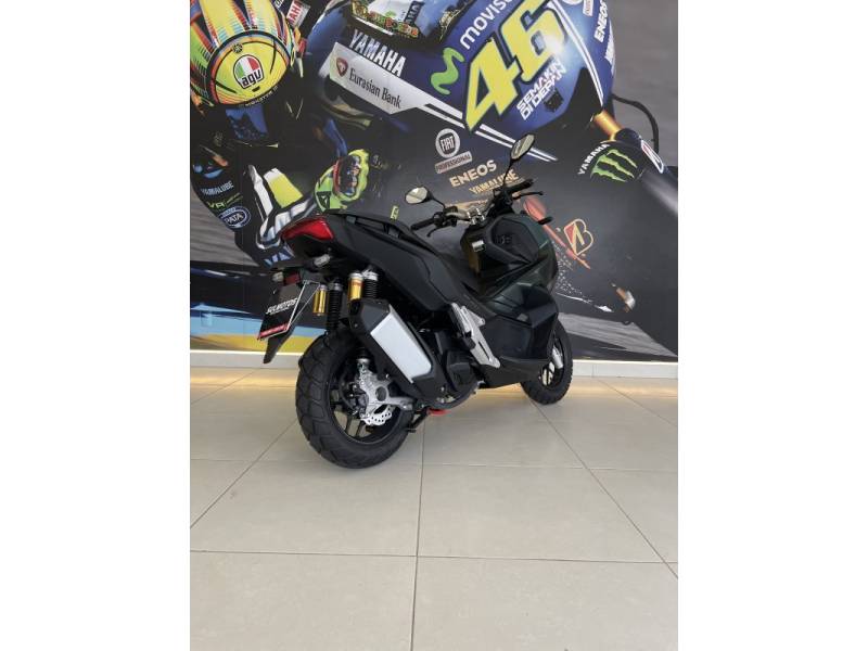 HONDA - ADV 150 - 2023/2024 - Verde - R$ 24.900,00