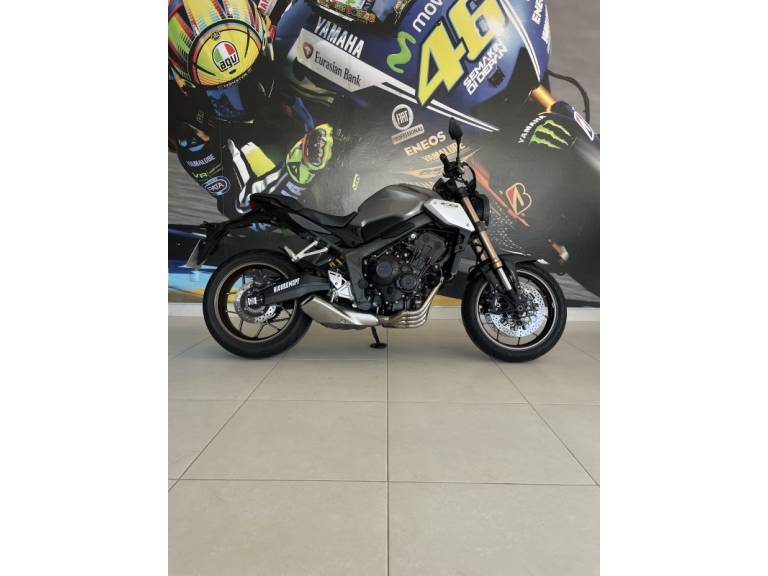 HONDA - CB 650R - 2021/2021 - Prata - R$ 49.900,00