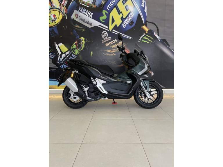 HONDA - ADV 150 - 2023/2024 - Verde - R$ 24.900,00