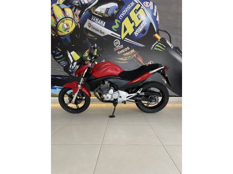 HONDA - CB 300R - 2011/2012 - Vermelha - R$ 12.900,00