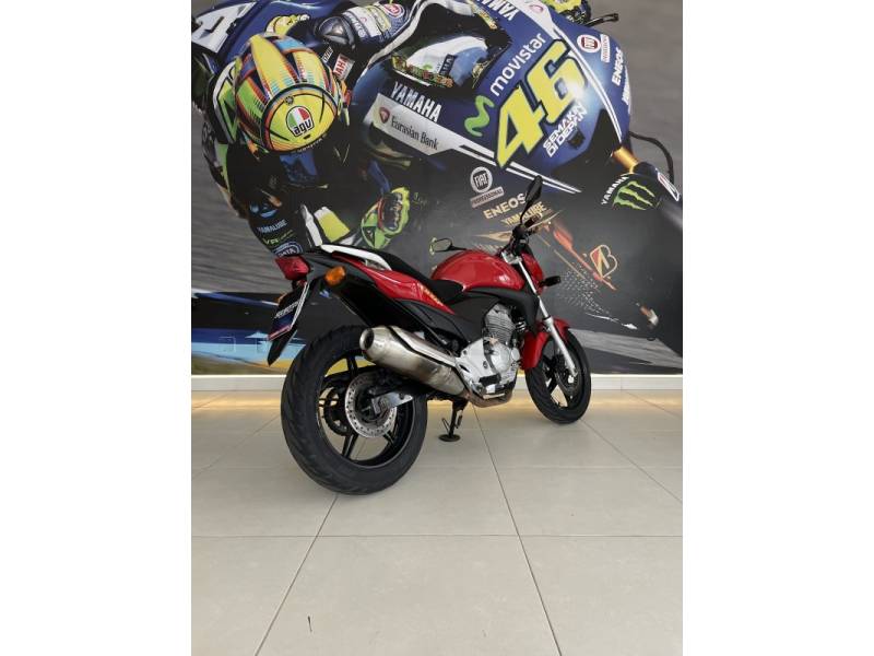 HONDA - CB 300R - 2011/2012 - Vermelha - R$ 12.900,00