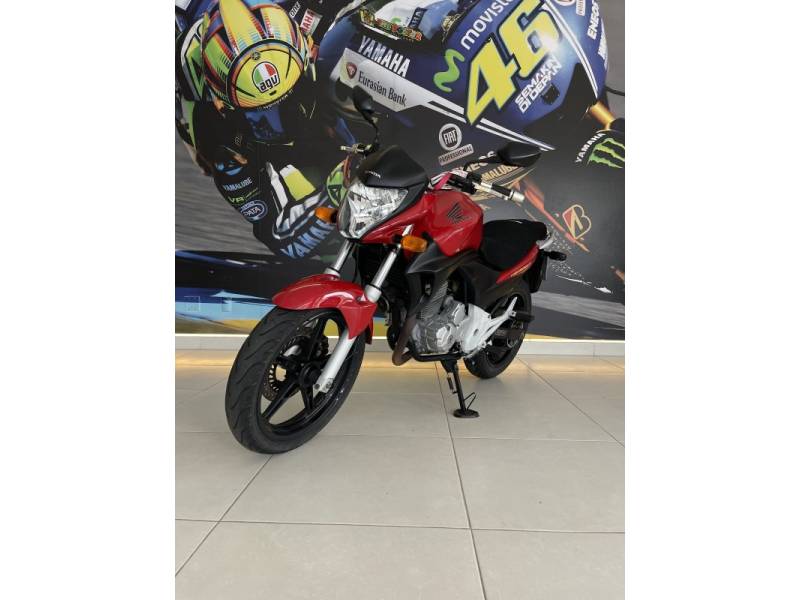 HONDA - CB 300R - 2011/2012 - Vermelha - R$ 12.900,00
