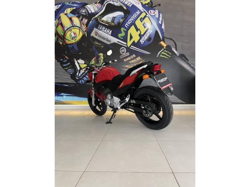 HONDA - CB 300R - 2011/2012 - Vermelha - R$ 12.900,00