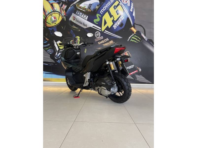 HONDA - ADV 150 - 2023/2024 - Verde - R$ 24.900,00