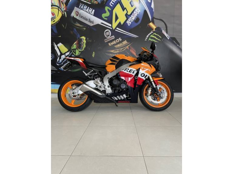 HONDA - CBR 1000RR - 2011/2011 - Laranja - R$ 49.900,00