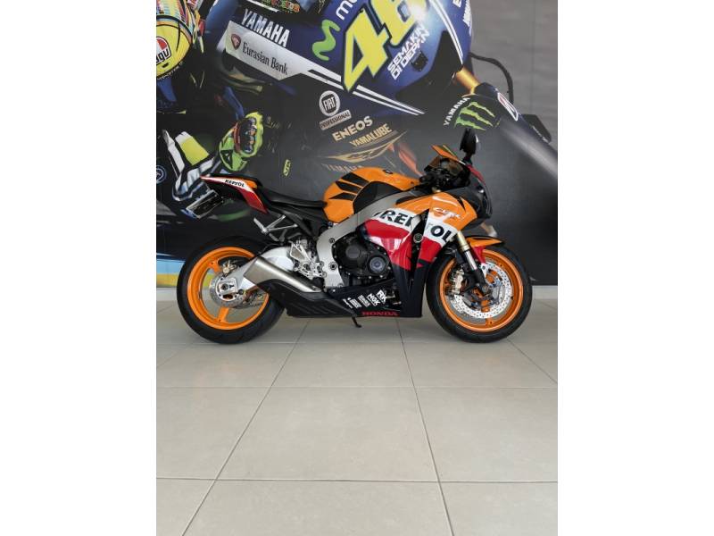 HONDA - CBR 1000RR - 2011/2011 - Laranja - R$ 49.900,00