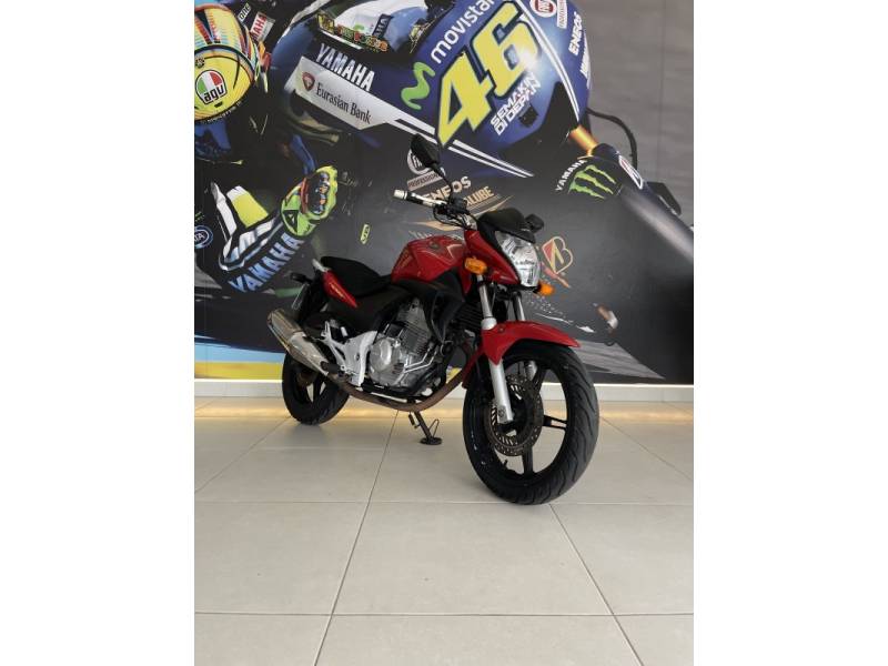 HONDA - CB 300R - 2011/2012 - Vermelha - R$ 12.900,00